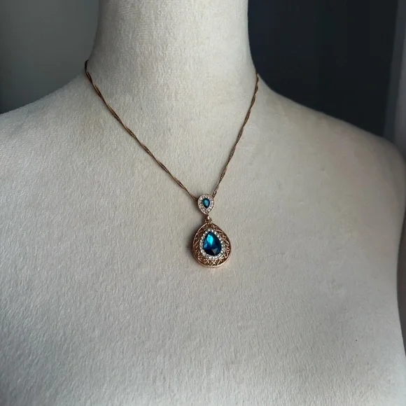 Faceted Blue and Gold Teardrop Pendant Necklace on Twisted Chain - Picture 16 of 16